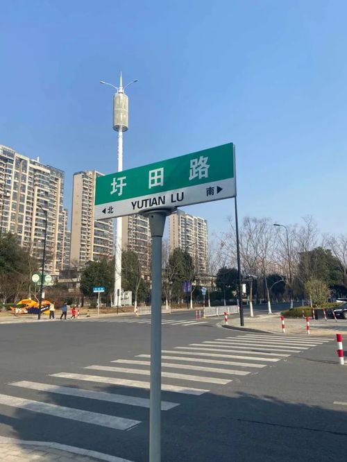 湖州一路牌標注錯誤引關注，官方及時回應并修復燈箱問題